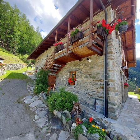 Hostal Monolocale Di Montagna Gressan Exterior foto