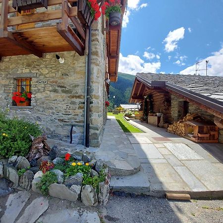 Hostal Monolocale Di Montagna Gressan Exterior foto